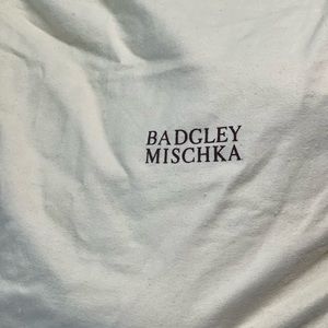 Super cute formal show great color to add to wardrobe